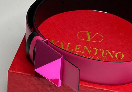 Женский узкий розовый кожаный ремень Valentino