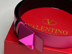 Женский узкий розовый кожаный ремень Valentino