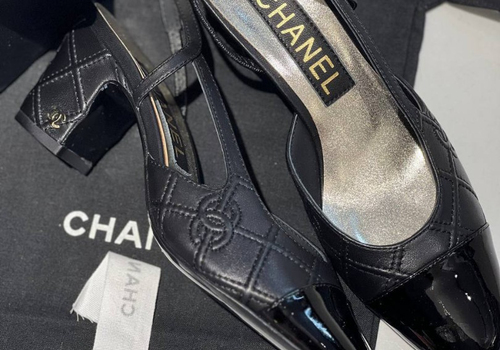 Кожаные черные босоножки Chanel Slingback