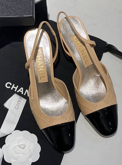 Кожаные бежевые босоножки Chanel Slingback