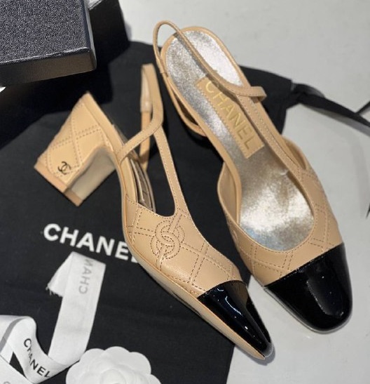 Кожаные бежевые босоножки Chanel Slingback