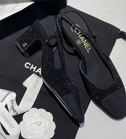 Черные босоножки со стразами Chanel Slingback