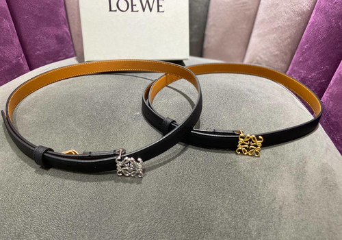 Женский узкий кожаный ремень Loewe черный