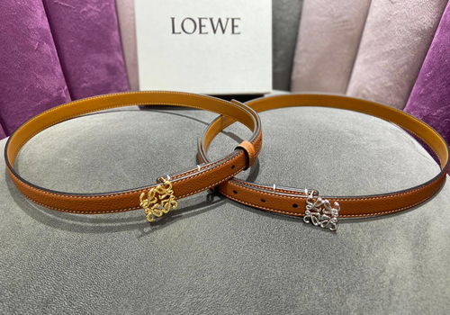 Женский узкий кожаный ремень Loewe коричневый