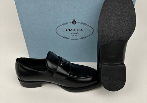 Кожаные женские лоферы Prada Patent