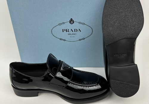 Кожаные лаковые женские лоферы Prada Patent