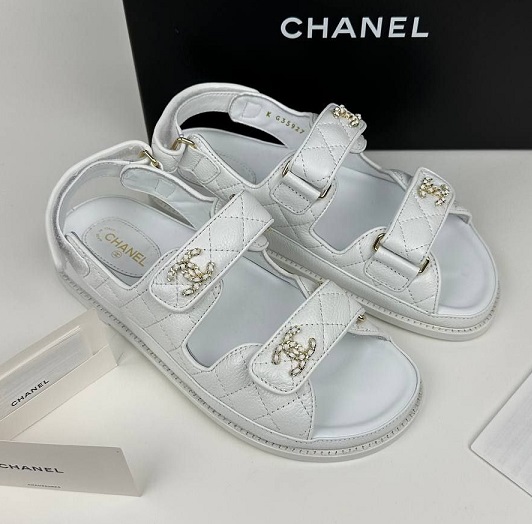 Женские белые кожаные сандалии Chanel