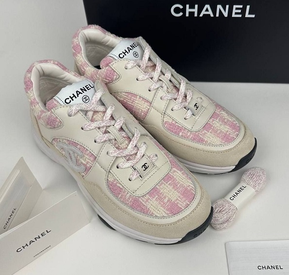 Розовые кроссовки Chanel