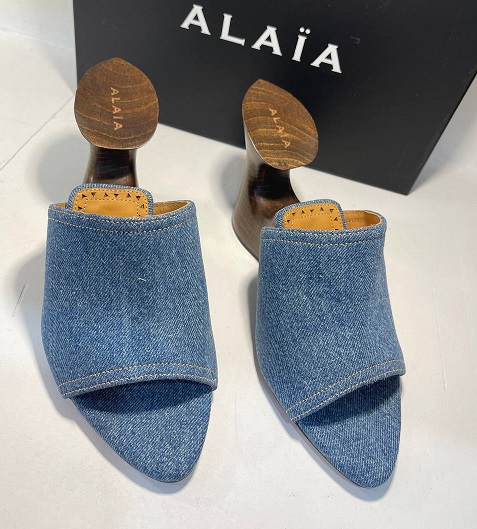 Голубые босоножки Alaia из текстиля