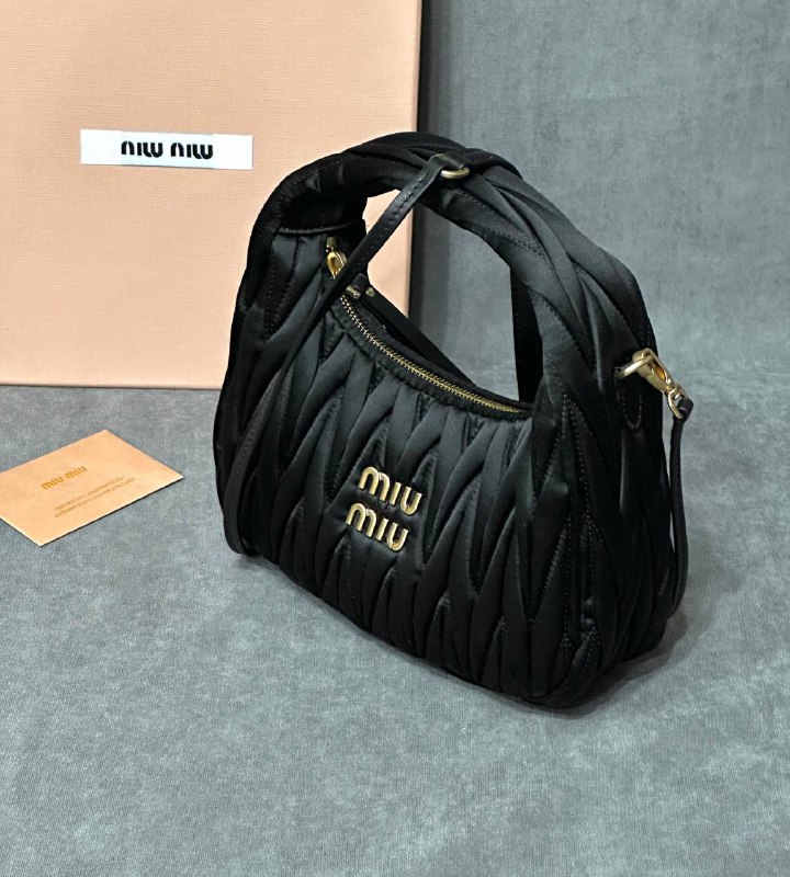 Женская сумка из сатина Miu Miu Wander mini hobo 17,5 см черная