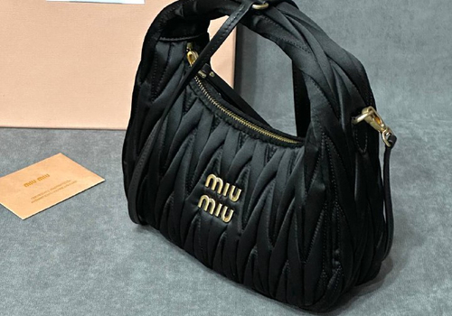 Женская сумка из сатина Miu Miu Wander mini hobo 17,5 см черная