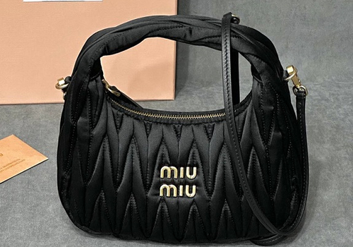 Женская сумка из сатина Miu Miu Wander mini hobo 17,5 см черная