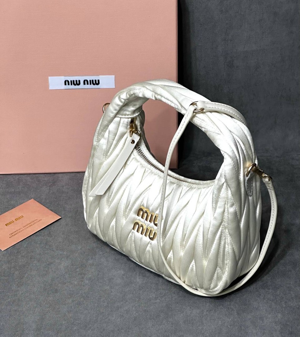 Женская сумка из сатина Miu Miu Wander mini hobo 17,5 см