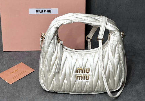 Женская сумка из сатина Miu Miu Wander mini hobo 17,5 см