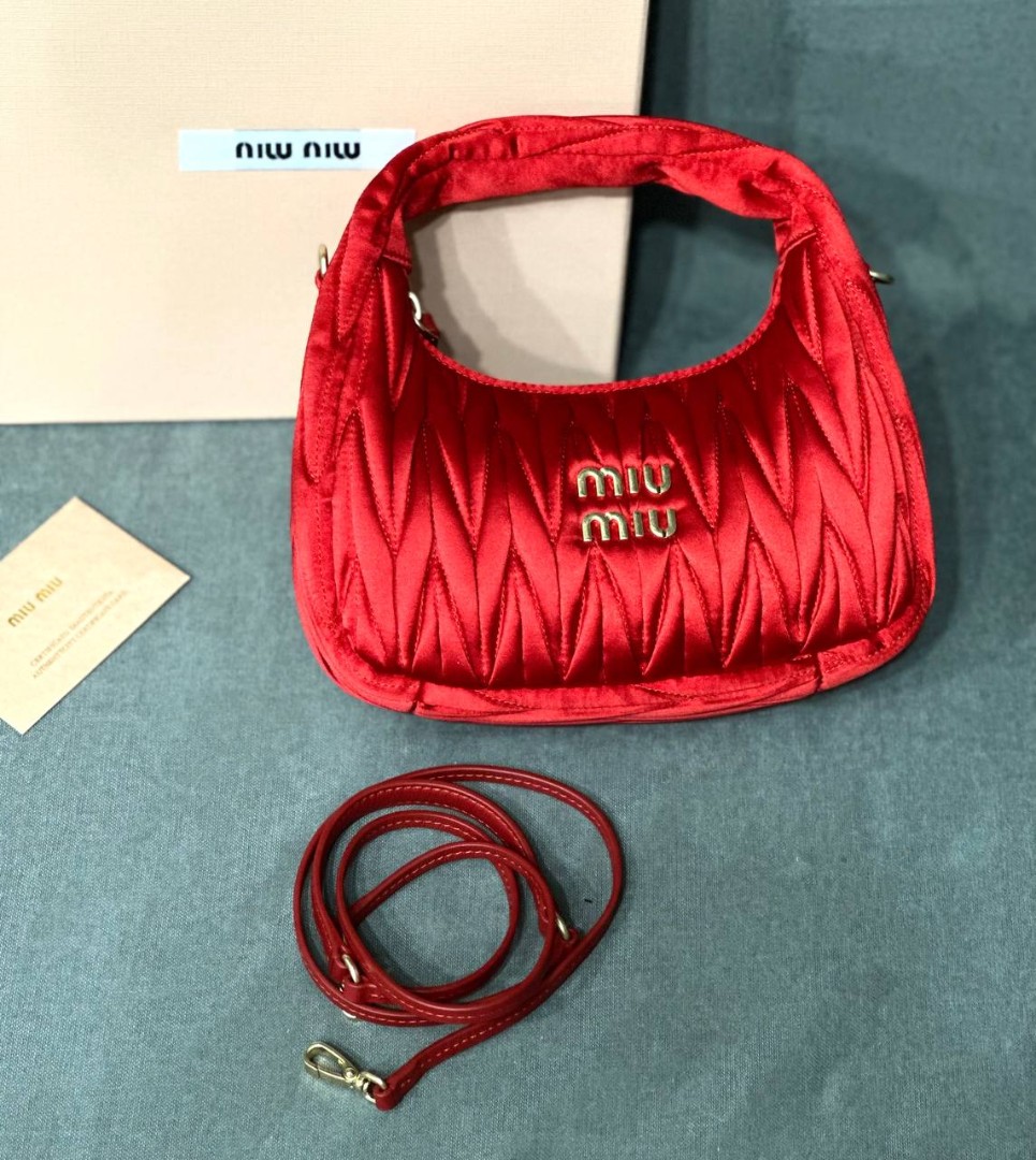 Женская сумка из сатина Miu Miu Wander mini hobo 17,5 см красная LM-18150 –  Lazurka Mall