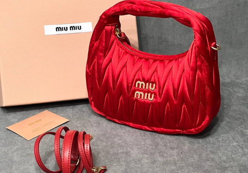 Женская сумка из сатина Miu Miu Wander mini hobo 17,5 см красная