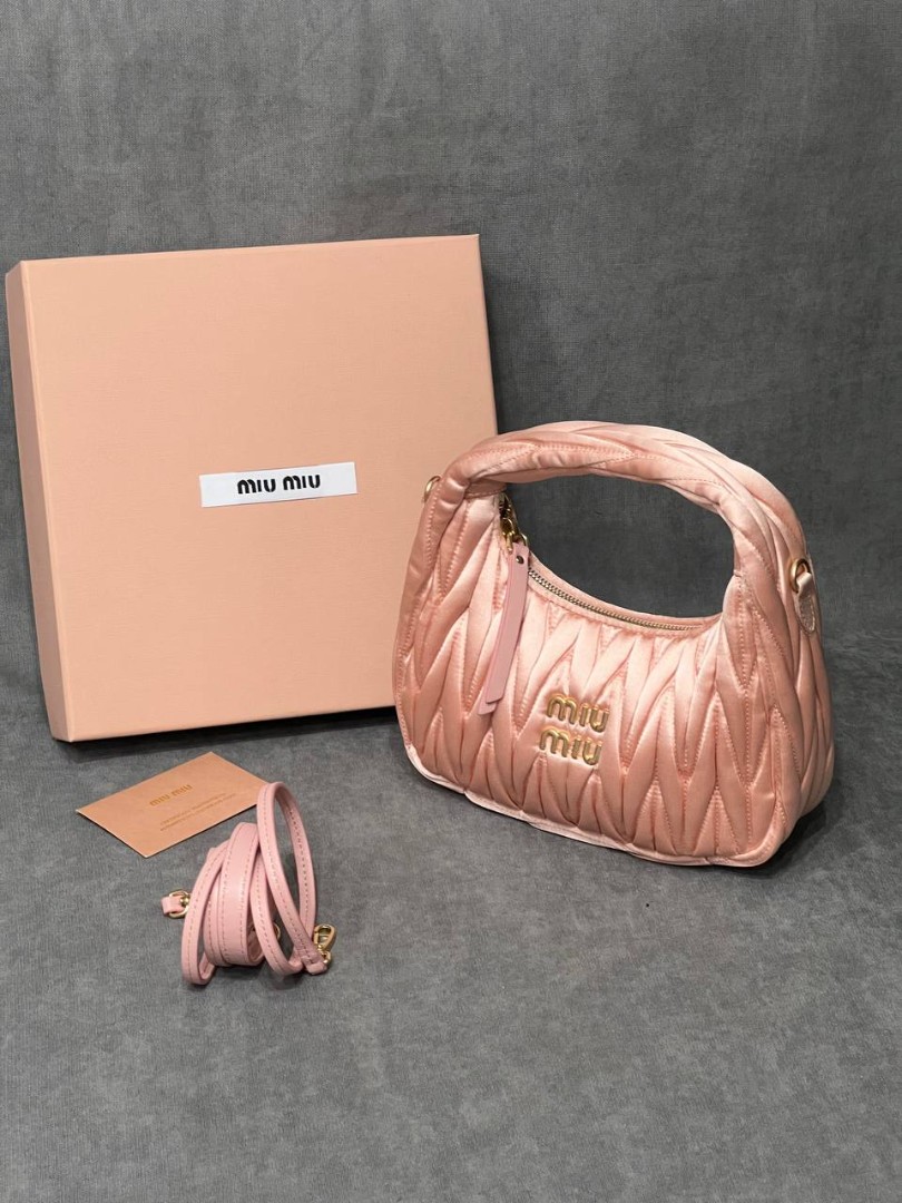 Женская сумка из сатина Miu Miu Wander mini hobo 17,5 см розовая