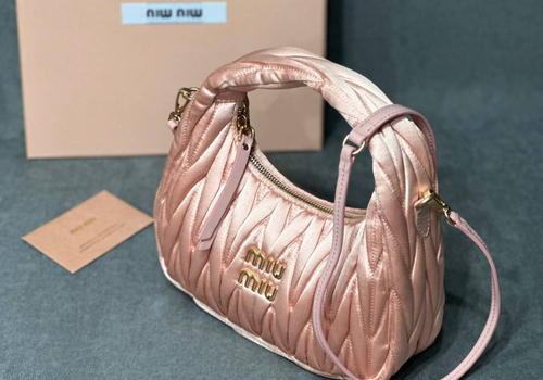 Женская сумка из сатина Miu Miu Wander mini hobo 17,5 см розовая