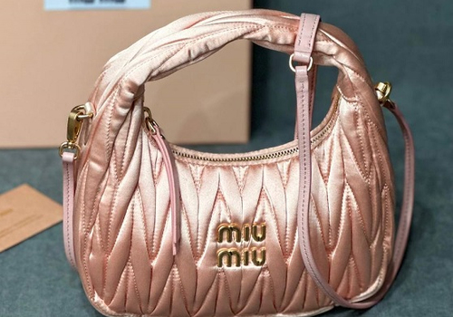 Женская сумка из сатина Miu Miu Wander mini hobo 17,5 см розовая