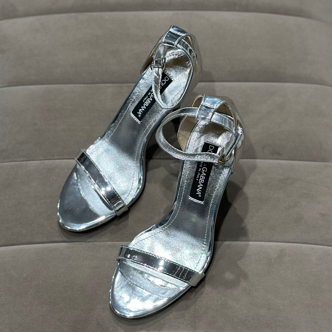 Женские кожаные босоножки Dolce Gabbana серебро