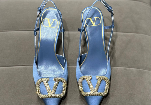 Босоножки на высоком каблуке Valentino Garavani голубой сатин
