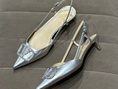 Кожаные босоножки на низком каблуке Valentino Garavani серебро