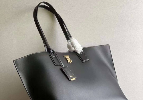 Женская кожаная сумка Burberry Motif Medium Tote черная