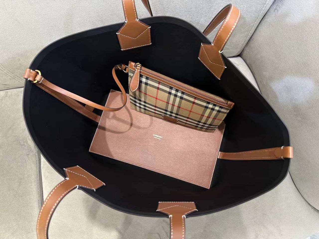 Женская сумка Burberry Medium London Tote Bag коричневая