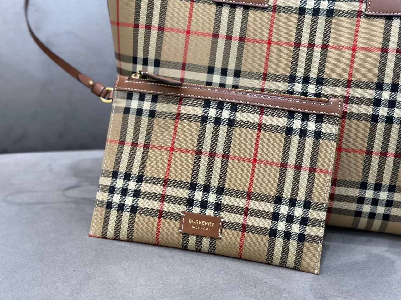 Женская сумка Burberry Medium London Tote Bag коричневая