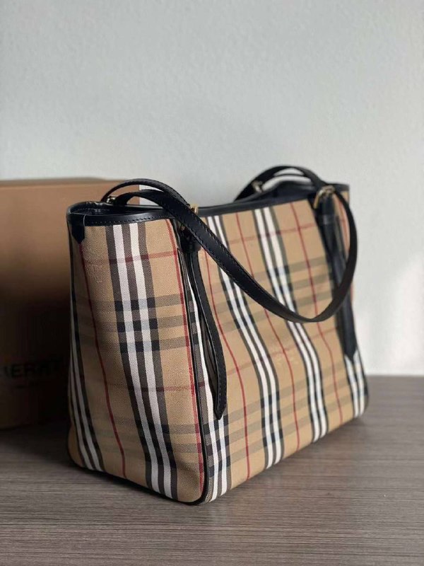 Женская сумка Burberry коричневая