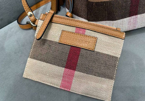 Женская сумка Burberry коричневая