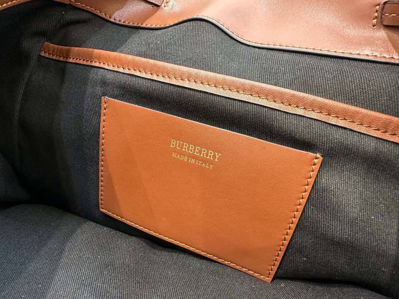 Женский рюкзак Burberry коричневый