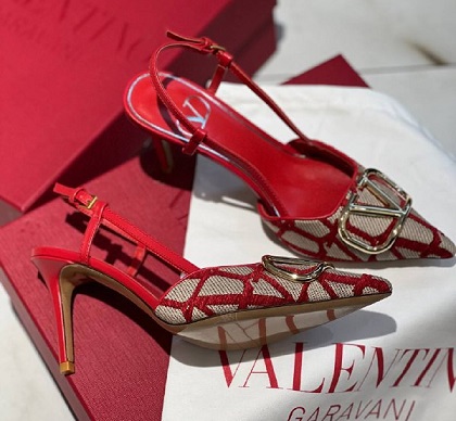 Босоножки на высоком каблуке Valentino Garavani красные