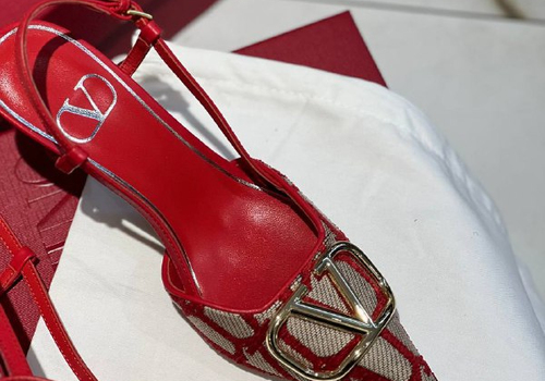 Босоножки на высоком каблуке Valentino Garavani красные
