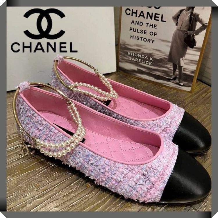 Розовые балетки из твида Chanel