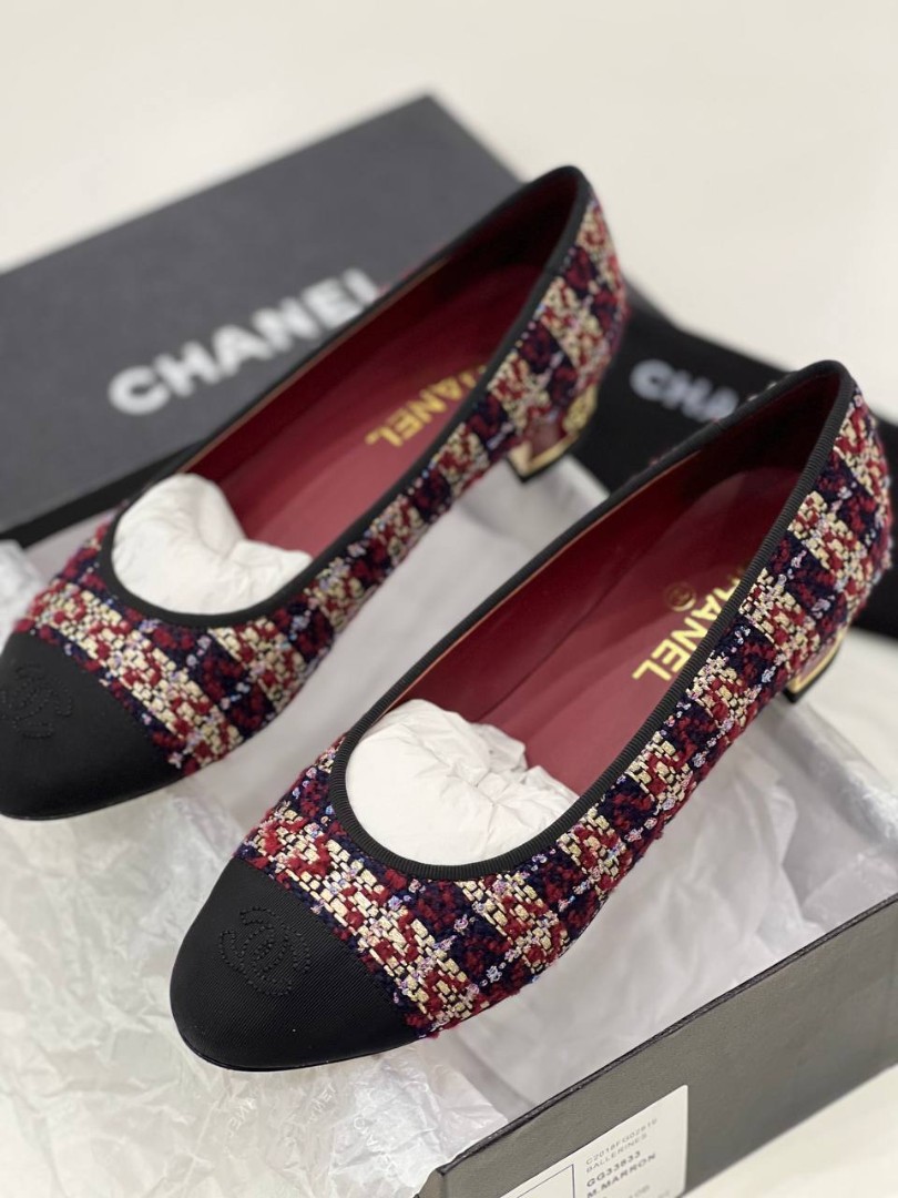 Твидовые туфли Chanel на низком каблуке