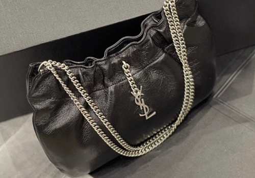 Женская кожаная черная сумка Yves Saint Laurent на цепочке