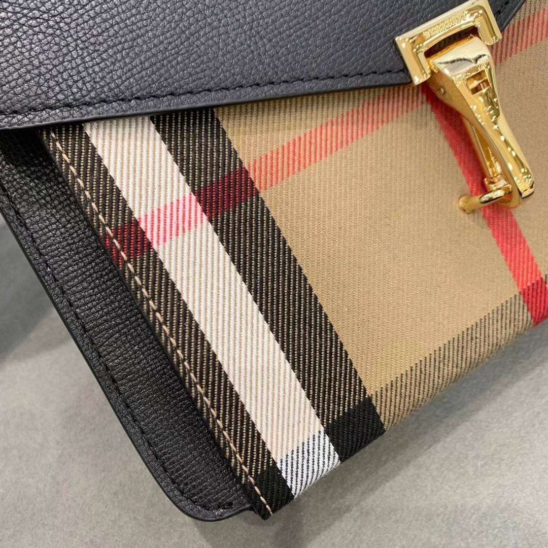 Женская сумка Burberry черная с бежевым