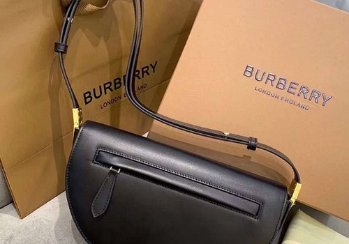 Женская черная кожаная сумка Burberry Olympia