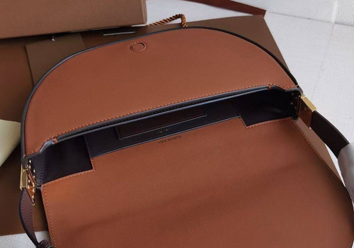 Женская коричневая кожаная сумка Burberry Olympia