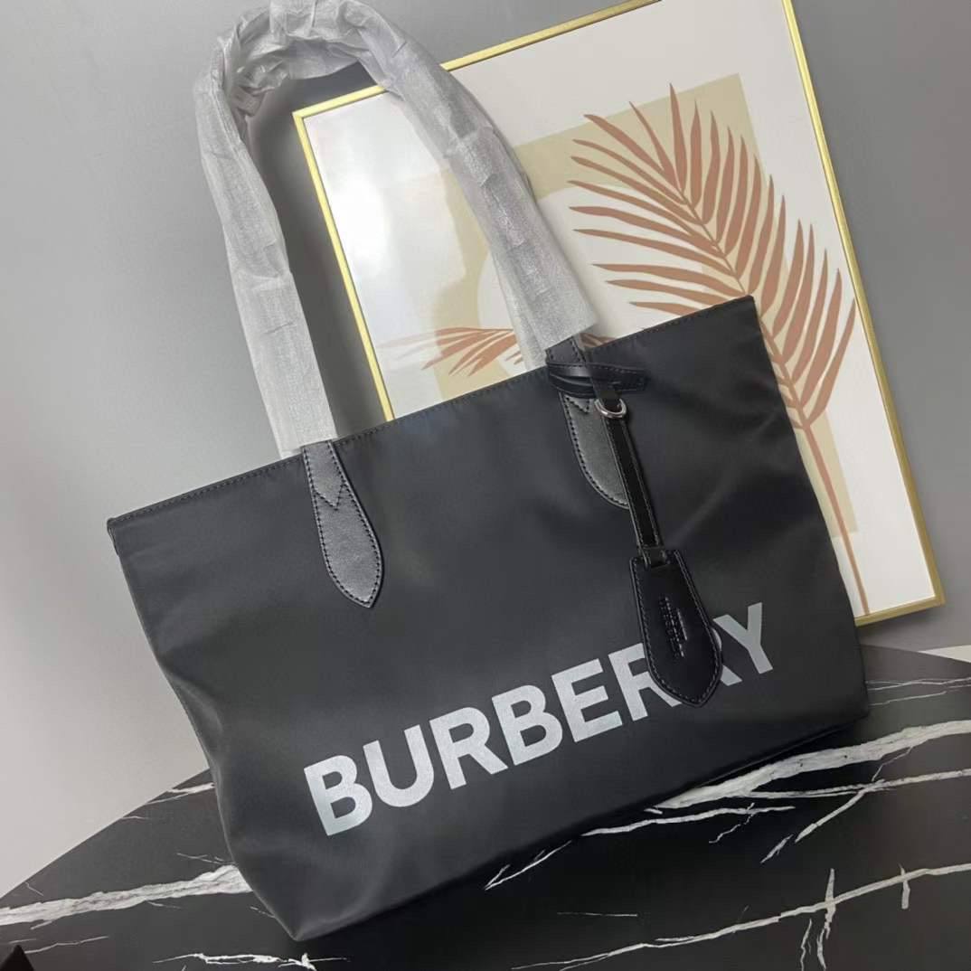 Женская черная сумка-тоут Burberry