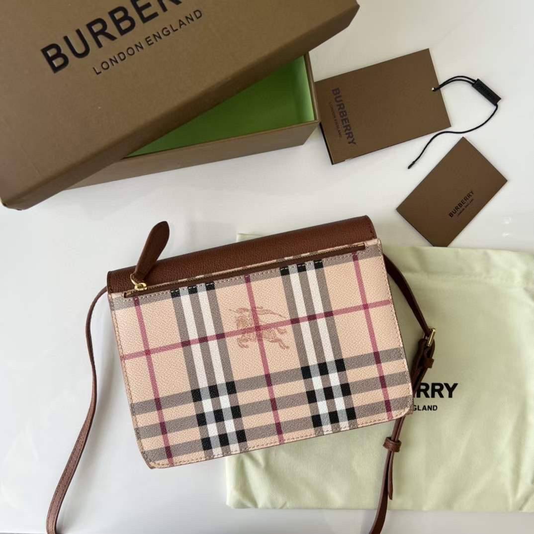 Женская коричневая сумка Burberry