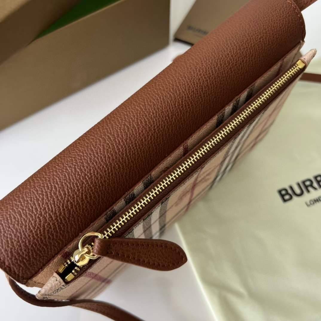 Женская коричневая сумка Burberry