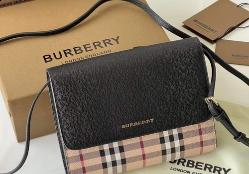 Женская черная сумка Burberry
