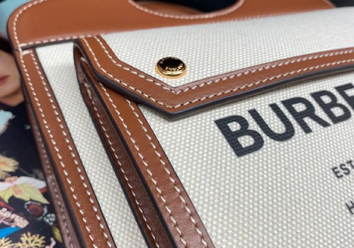 Женская сумка Burberry Mini Pocket белая с коричневым