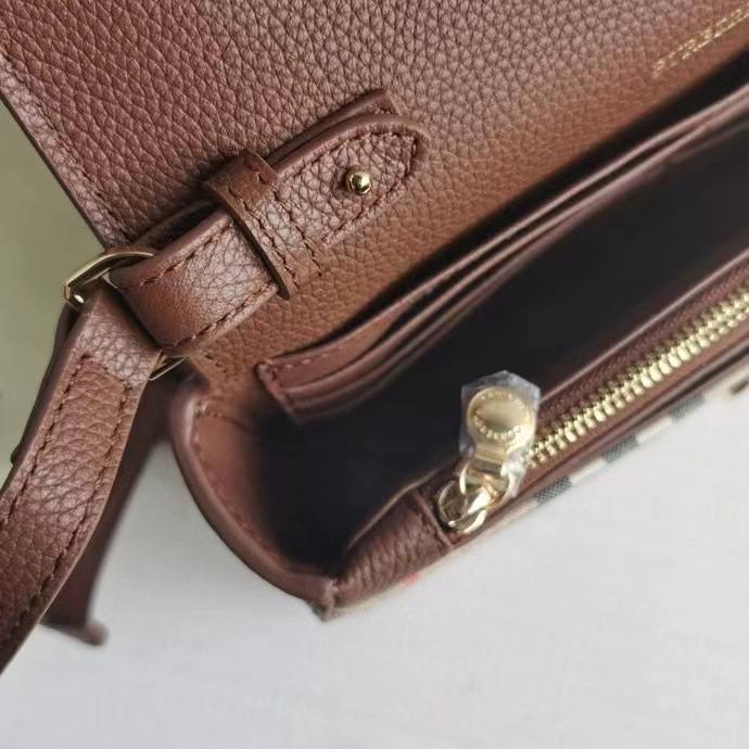Женская сумочка Burberry коричневая