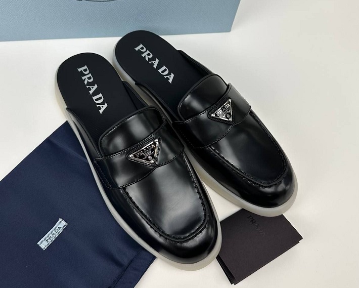 Кожаные мюли Prada Suede