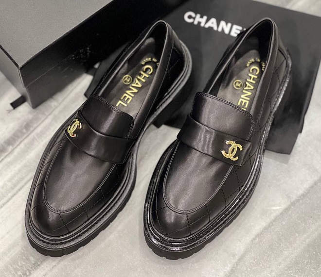 Кожаные черные лоферы Chanel