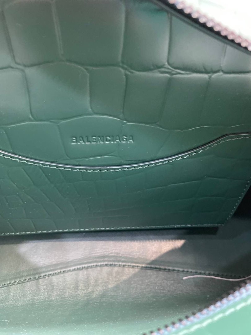Женская кожаная сумка-тоут Balenciaga Neo Classic зеленая