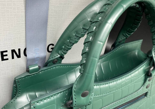 Женская кожаная сумка-тоут Balenciaga Neo Classic зеленая